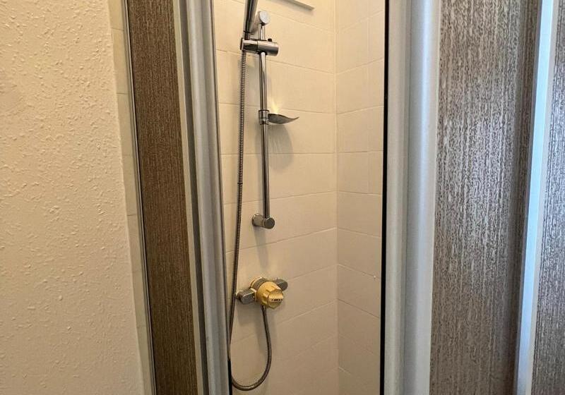 标准间, Marine Parade