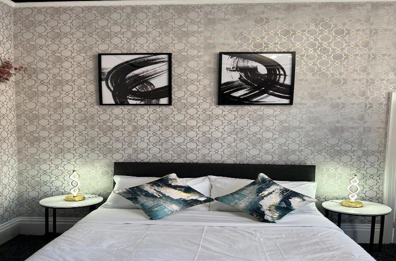 标准三人间, Marine Parade