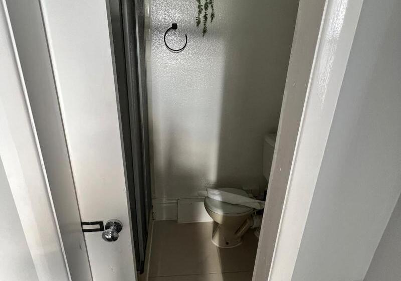 Номер Стандарт, Marine Parade