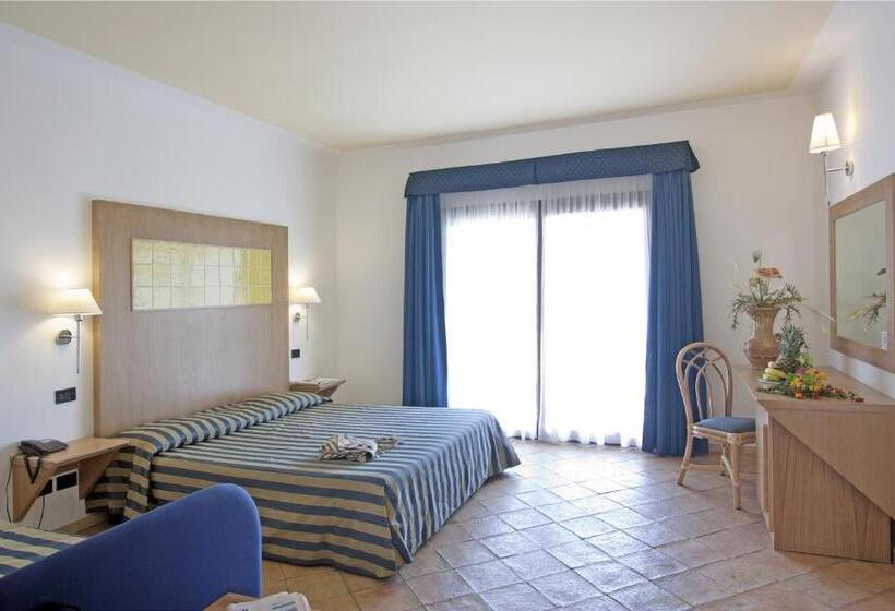 غرفة كومفورت ثلاثية, Th Le Castella   Baia Degli Dei Village