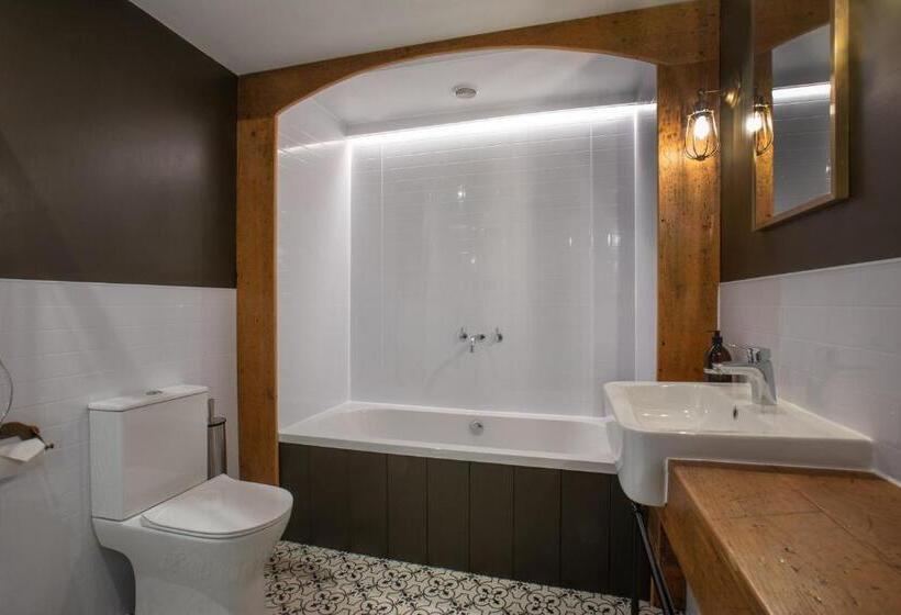 キングサイズベッドのスイートルーム, The Bath