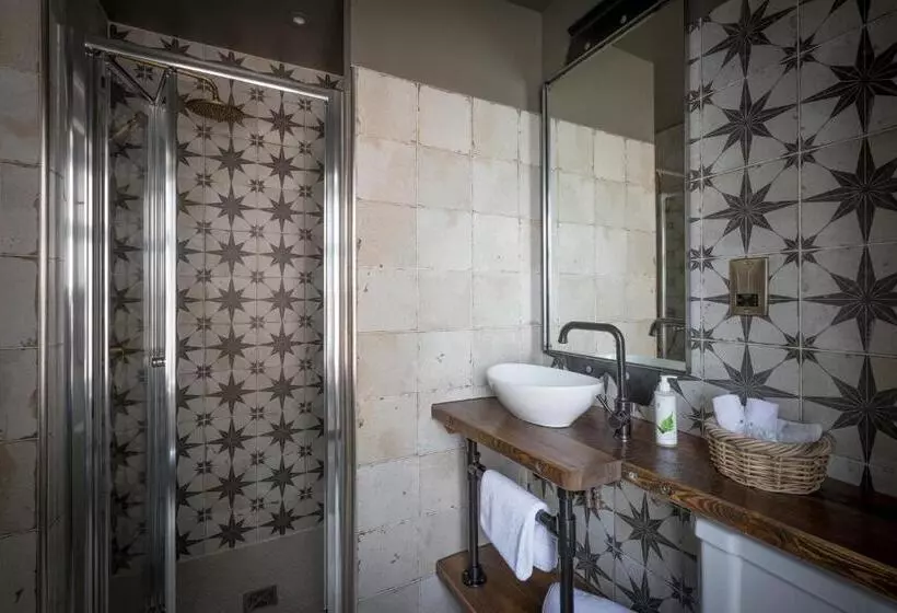 Chambre Standard Lit King Size, The Bath