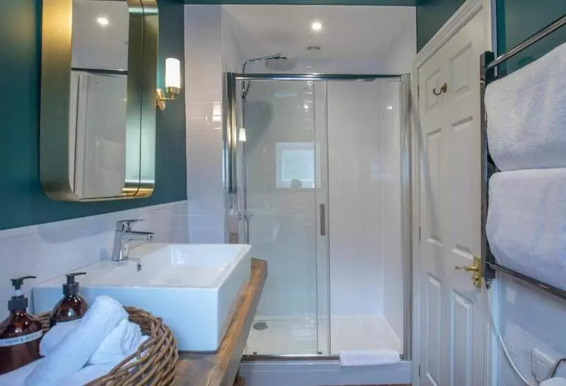 Chambre Standard Lit King Size, The Bath