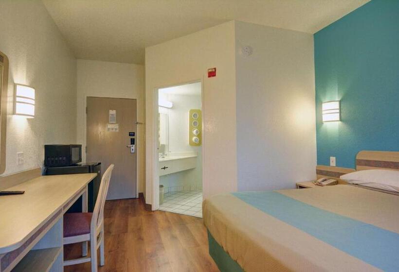 장애인을 위한 킹사이즈 침대 스탠다드 룸, Motel 6denison, Tx