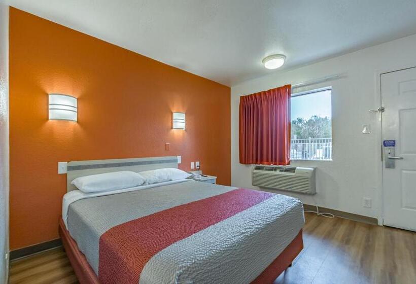 适合残疾人使用的标准间, Motel 6 Ft. Pierce, Fl