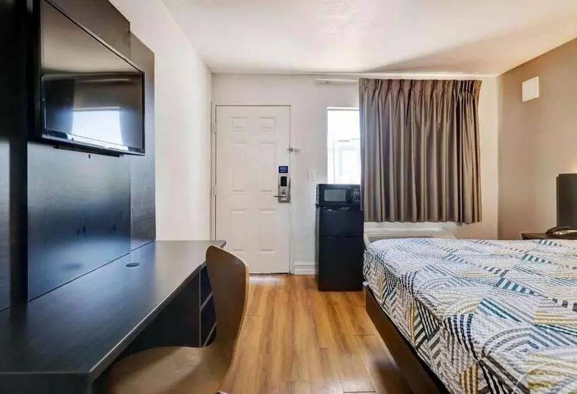 身障者適用キングサイズベッドルーム, Motel 6 North Little Rock, Ar Jfk Blvd
