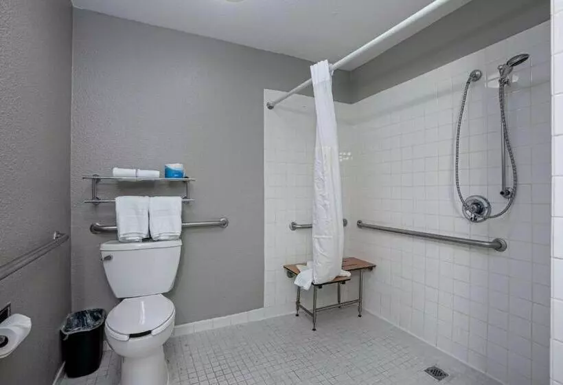 اتاق استاندارد برای معلولان, Motel 6 San Diego, Ca   Downtown