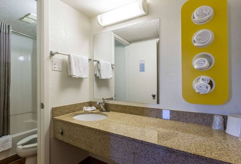 Номер Стандарт 2 Двуспальные Кровати, Motel 6 Tempe, Az Phoenix Airport Priest Dr