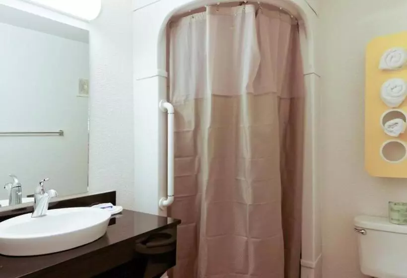 Deluxe Neljän Hengen Huone, Motel 6 Chico, Ca