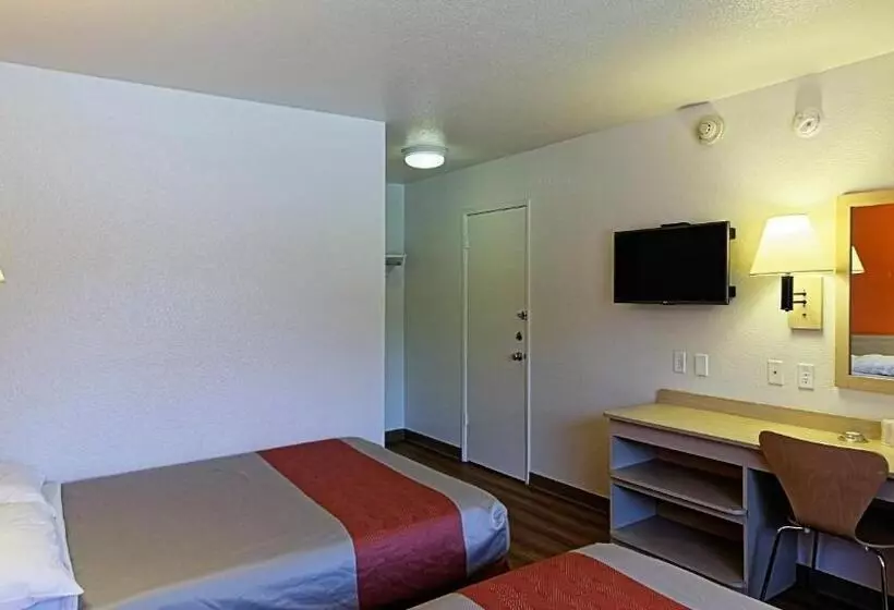 Deluxe Neljän Hengen Huone, Motel 6 Chico, Ca