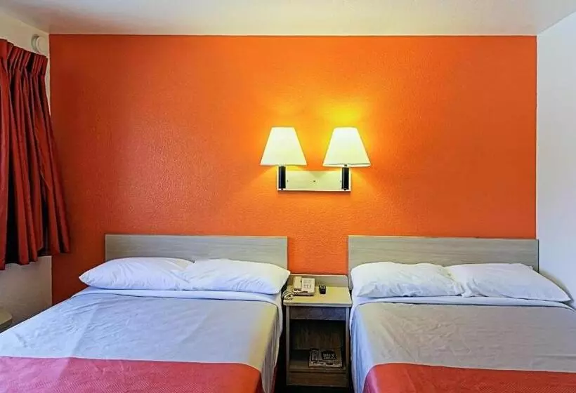 Deluxe Neljän Hengen Huone, Motel 6 Chico, Ca