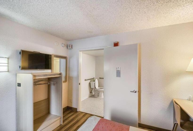장애인을 위한 스탠다드 룸, Motel 6 Everett, Wa  South