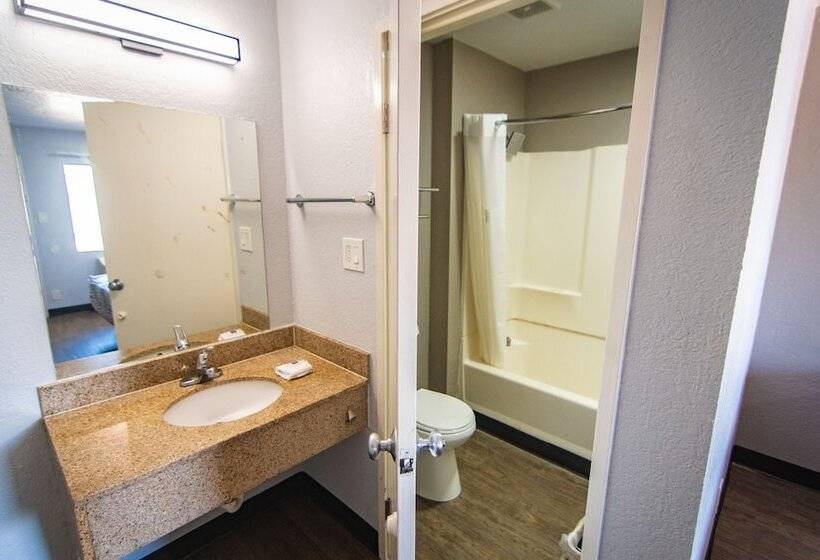 带2个双人床的标准工作室, Motel 6 Ft. Pierce, Fl