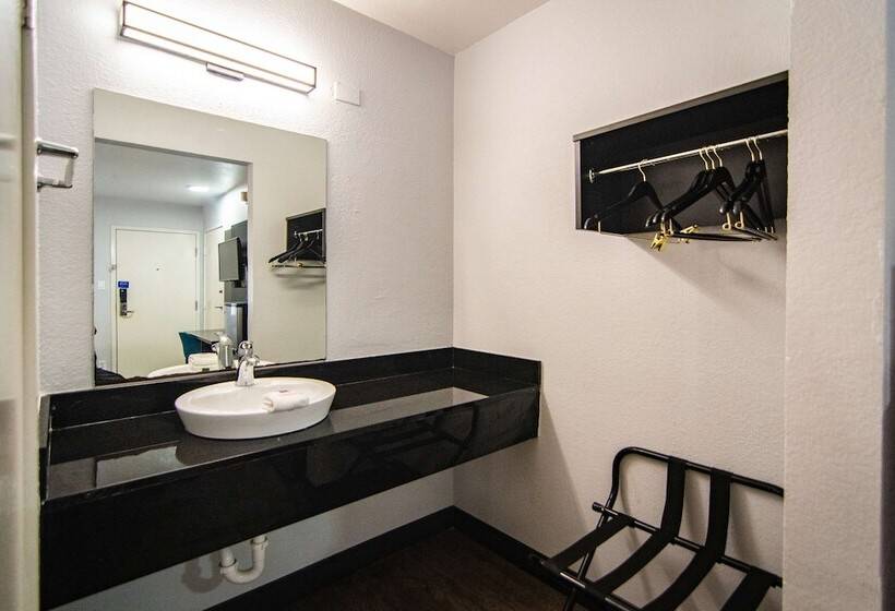 带2个双人床的标准工作室, Motel 6 Ft. Pierce, Fl