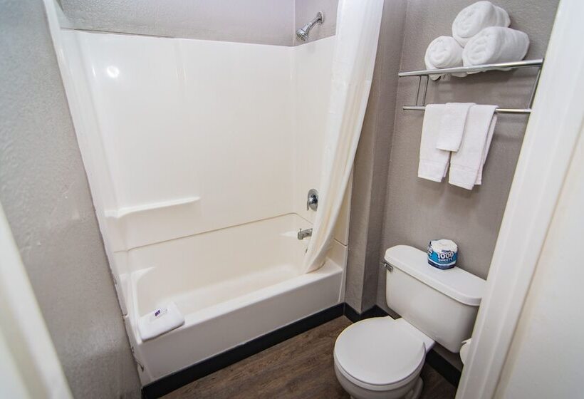 带2个双人床的标准工作室, Motel 6 Ft. Pierce, Fl