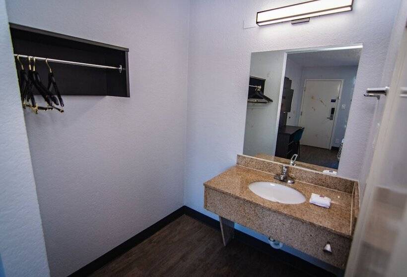 带2个双人床的标准工作室, Motel 6 Ft. Pierce, Fl