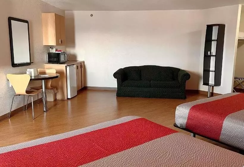 スイート, Motel 6 Regina, Sk
