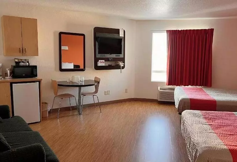 スイート, Motel 6 Regina, Sk