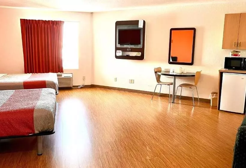スイート, Motel 6 Regina, Sk