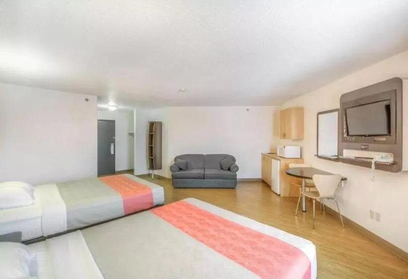 スイート, Motel 6 Regina, Sk