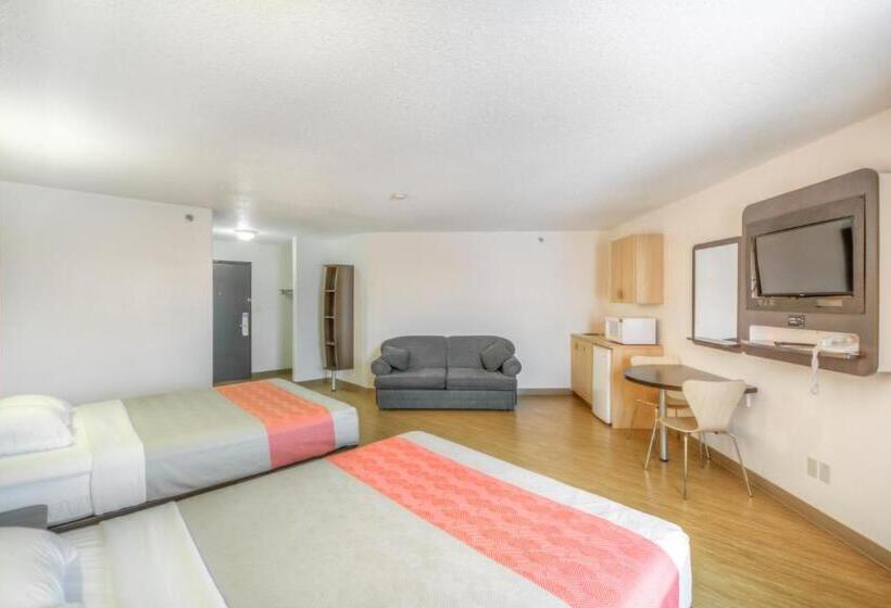 Люкс, Motel 6 Regina, Sk