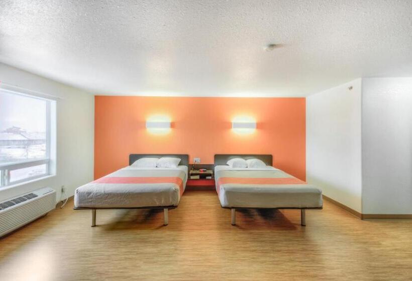 סוויטה, Motel 6 Regina, Sk