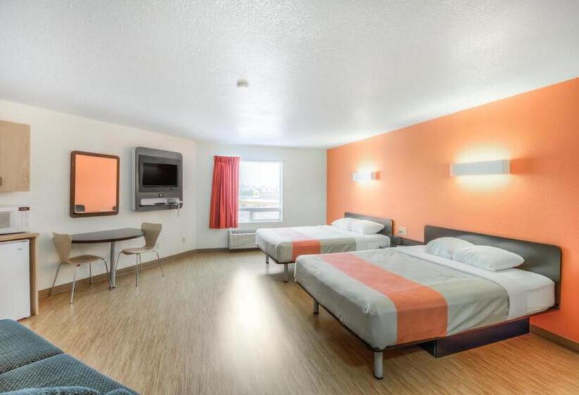 スイート, Motel 6 Regina, Sk
