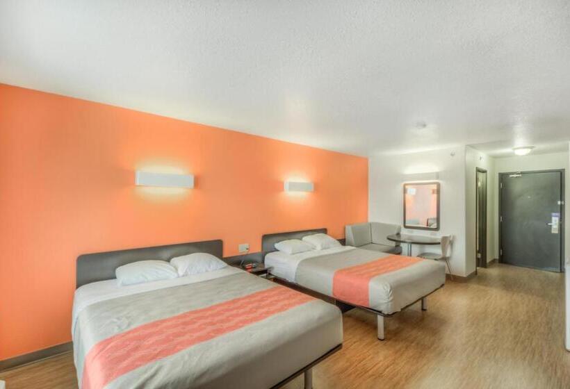 スイート, Motel 6 Regina, Sk