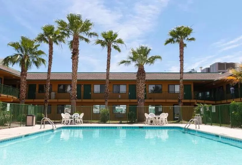 スイート, Budgetel Inn & Suites