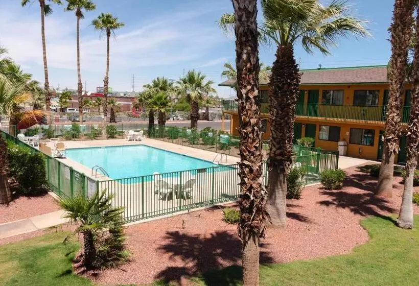 スイート, Budgetel Inn & Suites