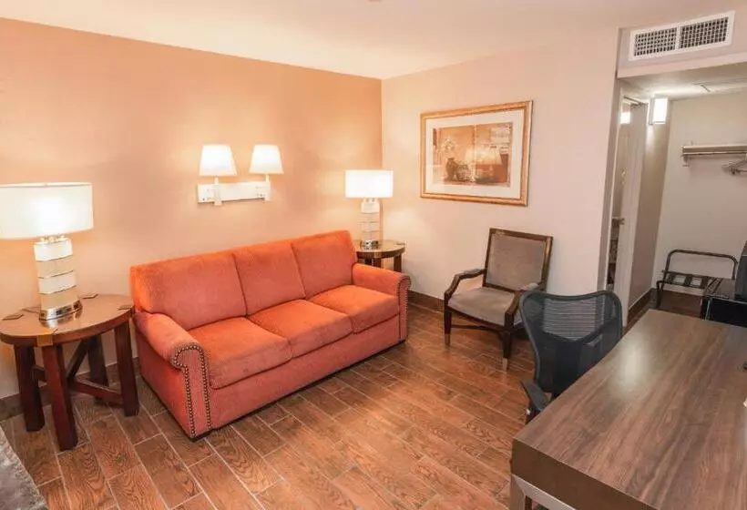 スイート, Budgetel Inn & Suites