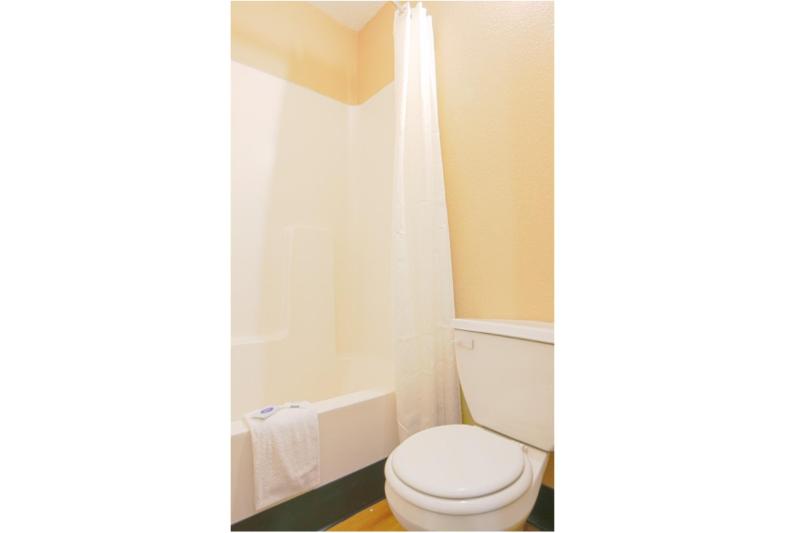 غرفة قياسية, Econo Lodge