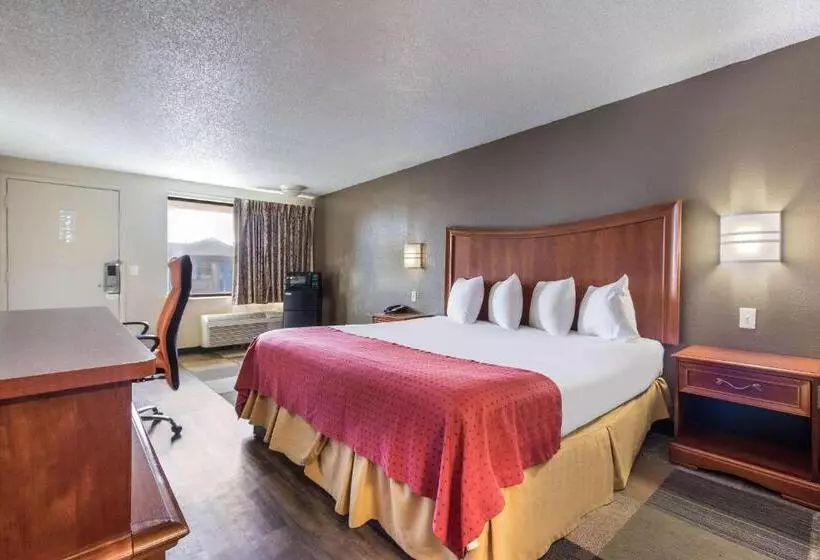 اتاق استاندارد با تخت بزرگ, Rodeway Inn Near Hall Of Fame