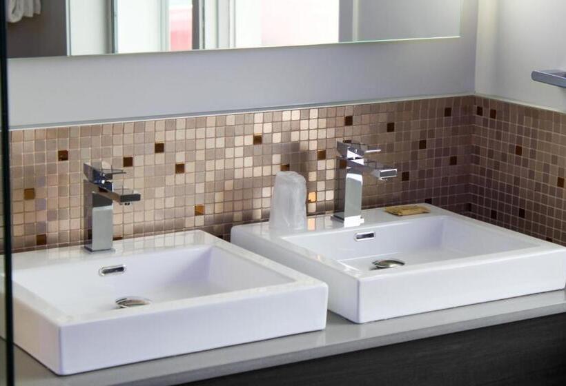 キングサイズベッドのスイートルーム, Olux Hotel Motel Suites