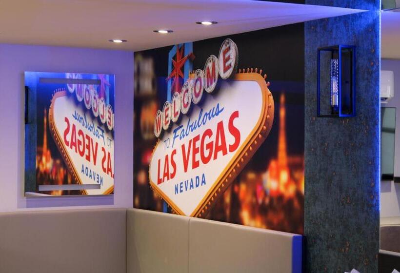 キングサイズベッドのスイートルーム, Olux Hotel Motel Suites