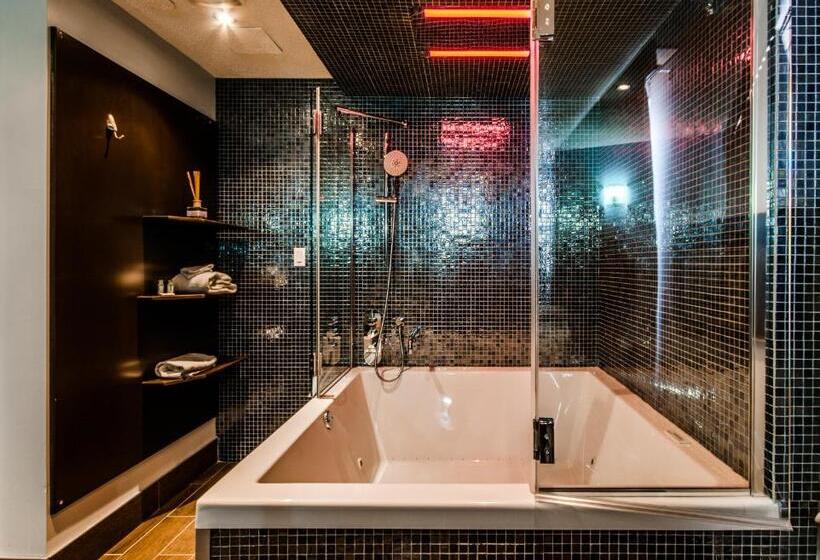 חדק דלוקס עם ג'קוזי, Olux Hotel Motel Suites