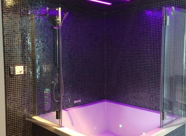 バスタブ付きデラックスルーム, Olux Hotel Motel Suites