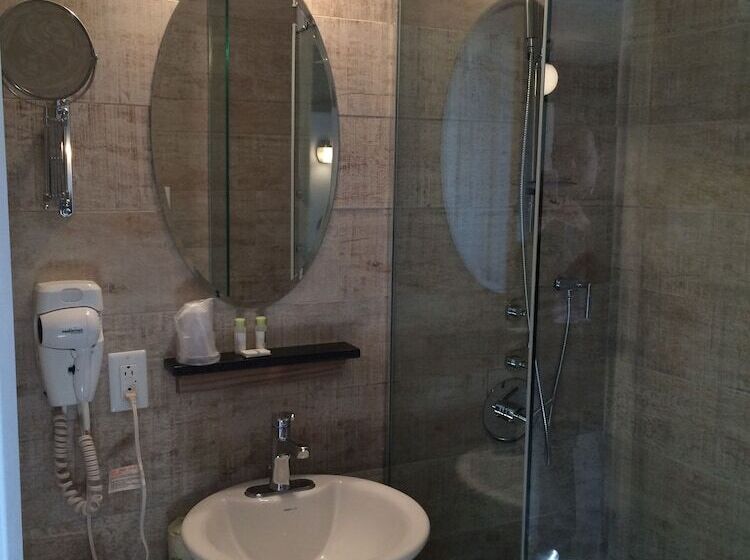 スーペリアールーム, Olux Hotel Motel Suites