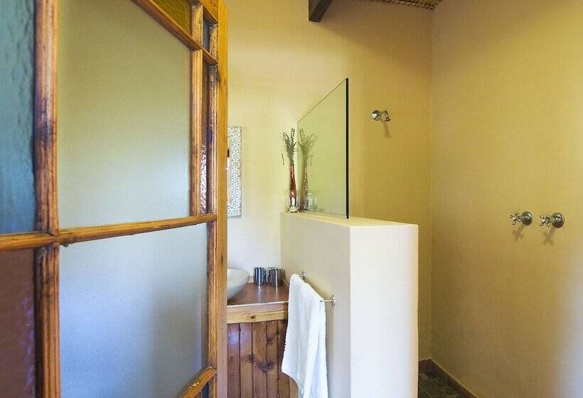 标准三人间, At The Woods Guest House