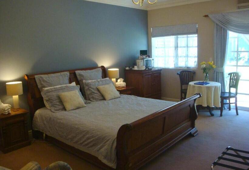 מיטת קינג בסוויטה, Lanterns Retreats