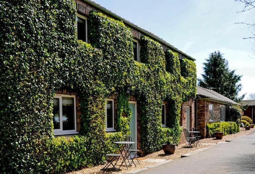 小室, The Poplars Rooms & Cottages