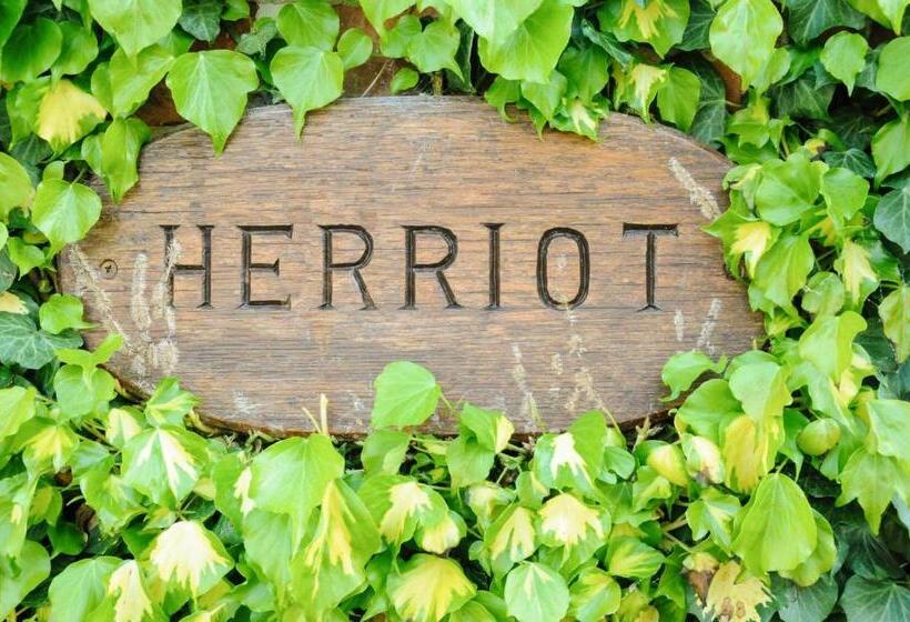 小室, The Poplars Rooms & Cottages