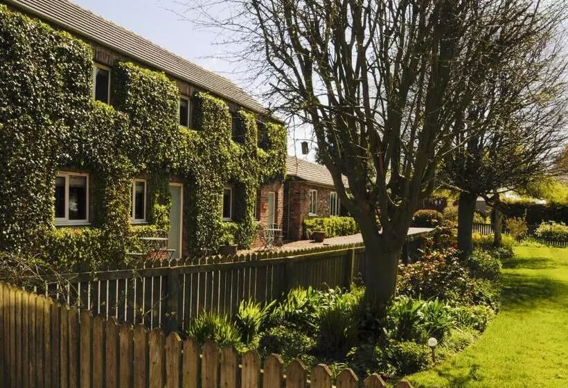 キャビン, The Poplars Rooms & Cottages