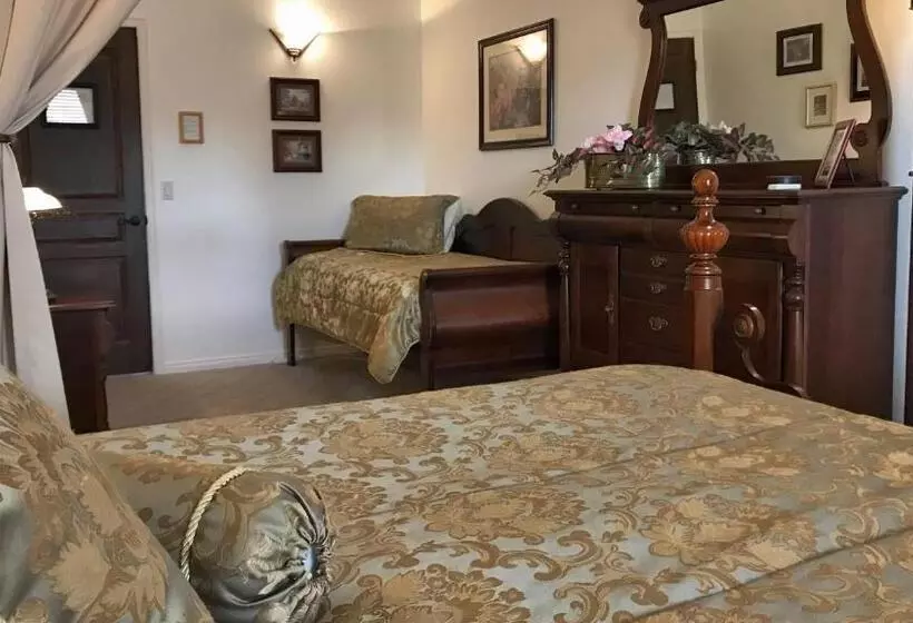 Standard room with outdoor bath, Dreamkatchers Lake Powell Bed & Breakfast