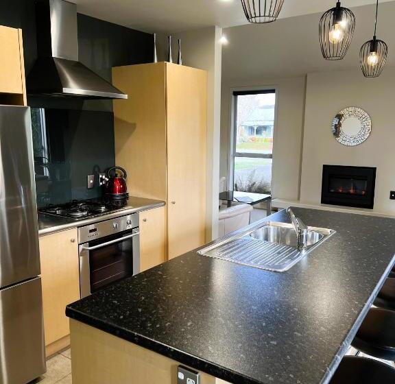 Дом 3 Спальни, Fiordland Lakeview Motel And Apartments