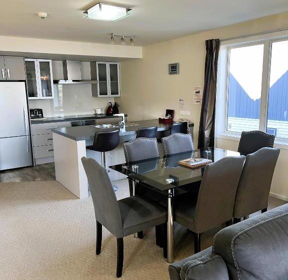 Апартаменты 2 Спальни, Fiordland Lakeview Motel And Apartments
