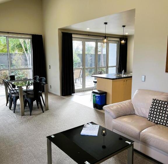 خانه 3 خوابه, Fiordland Lakeview Motel And Apartments