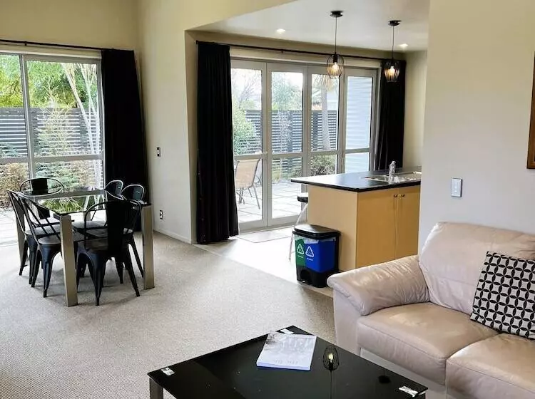 خانه 3 خوابه, Fiordland Lakeview Motel And Apartments