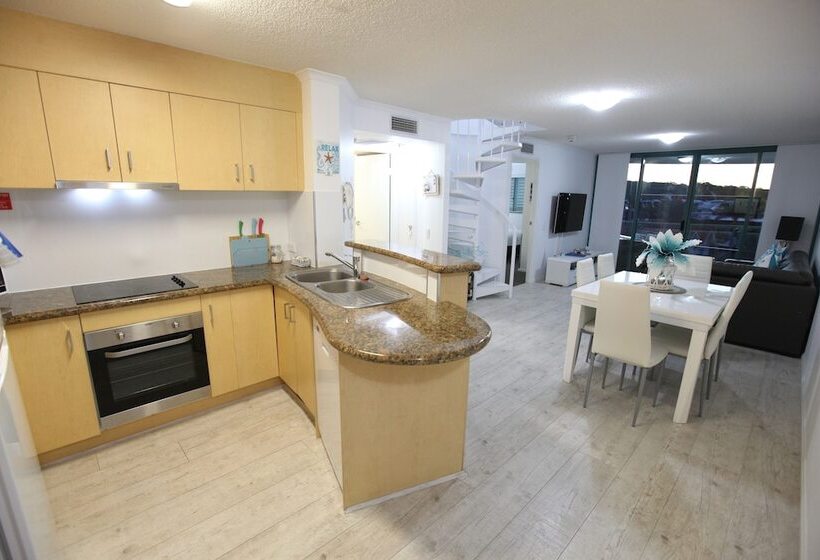 带2个卧室的公寓, Grand Palais Boolarong Beachside Apartments