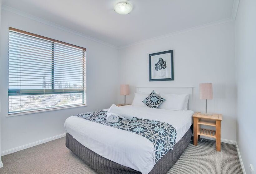 带3个卧室的公寓, Grand Palais Boolarong Beachside Apartments